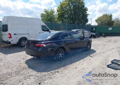 2021 Toyota Camry Se z USA, uszkodzony, nr VIN 4T1G11AK3MU530989